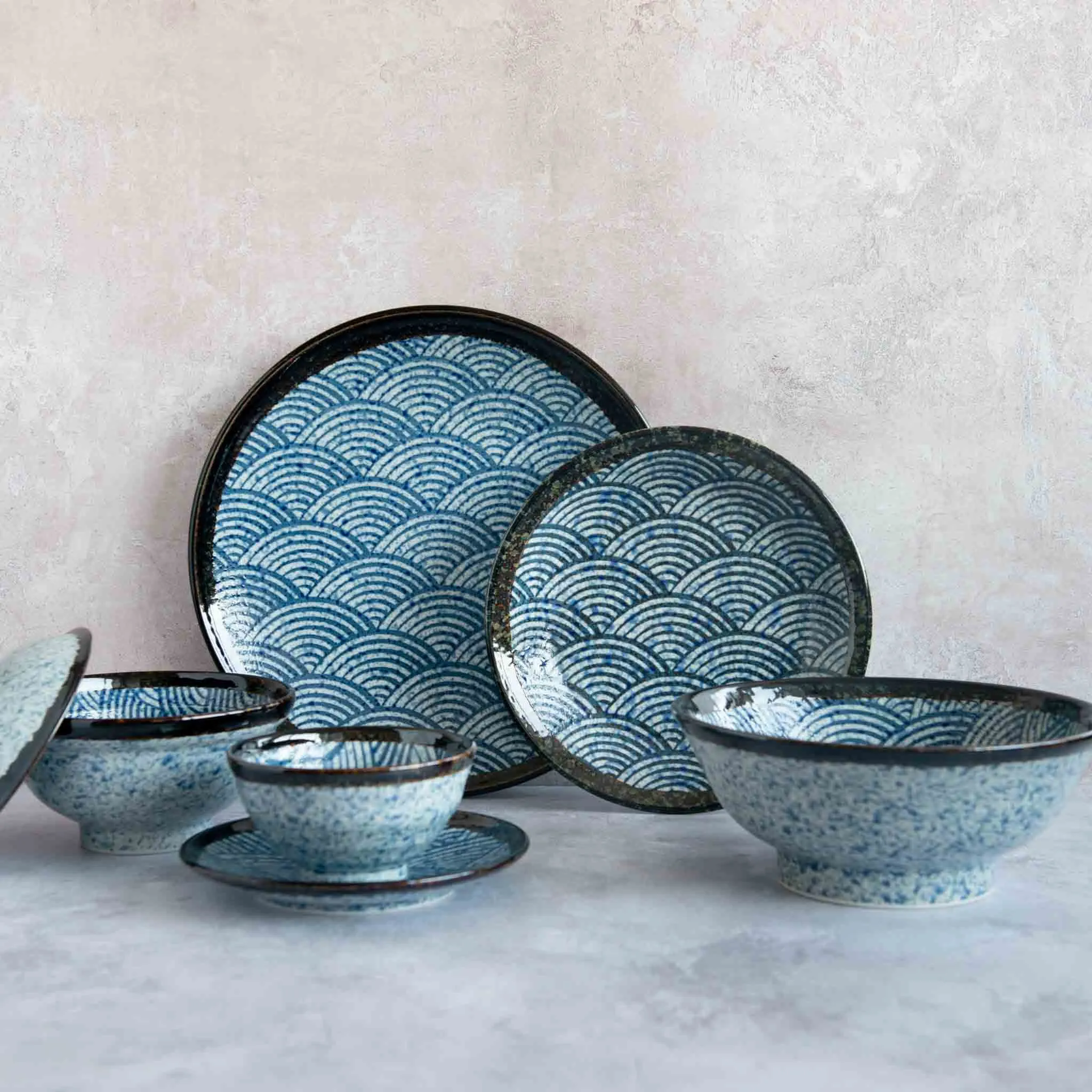 Blue Wave Covered Bowl, 15.7cm